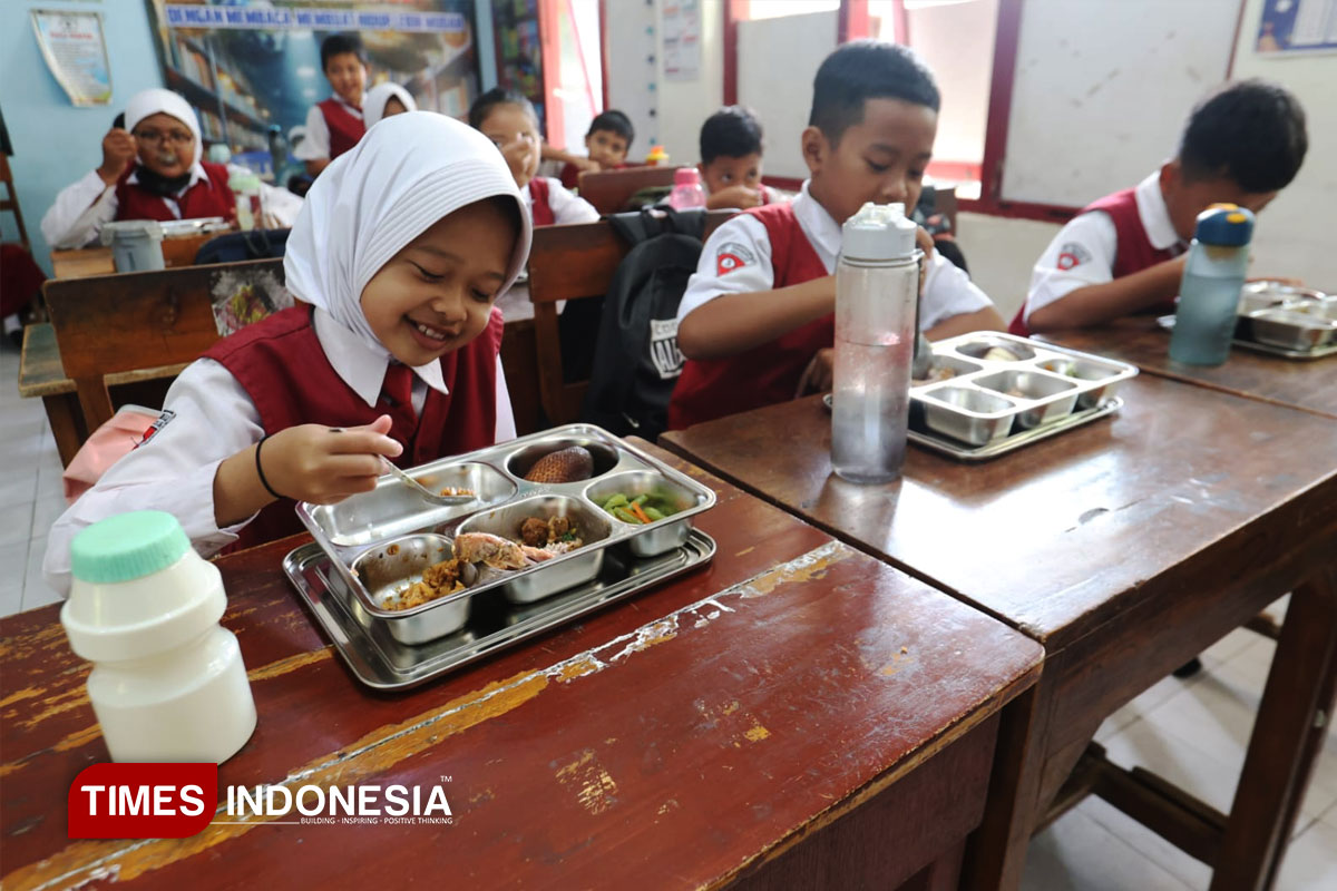 Menakar Kebijakan MBG: Ambisi 'Revolusi Gizi' vs Tantangan Tata Kelola