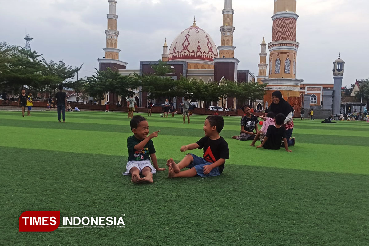 Hari Libur di Ruang Terbuka Hijau, Momen Warga Melepas Penat dan Merawat Kebersamaan