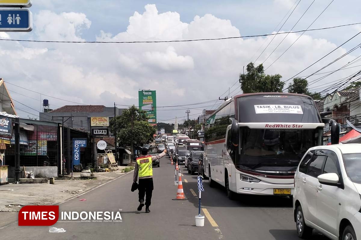 H+3 Lebaran 2026, Kendaraan Mengular di Jalur Gentong Tasikmalaya