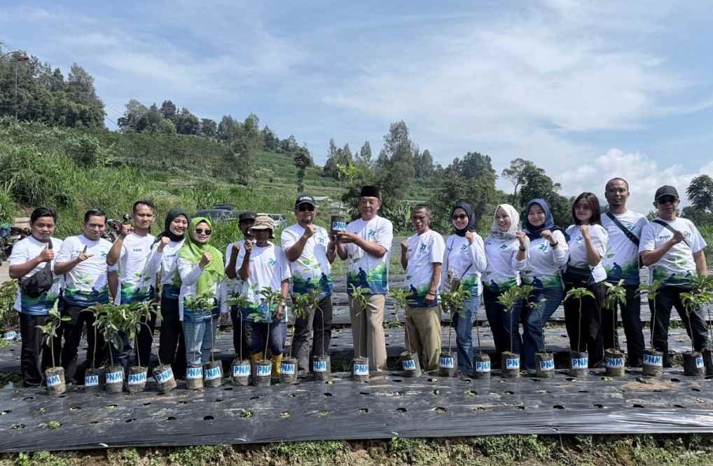 PNM Gerakkan Pemberdayaan Berkelanjutan: Pakaian, Buku, dan 27.000 Pohon untuk Masyarakat Akar Rumput Indonesia